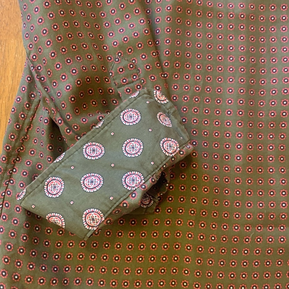 Banana Republic button up blouse women’s large olive green red white 100% Silk - Picture 6 of 9